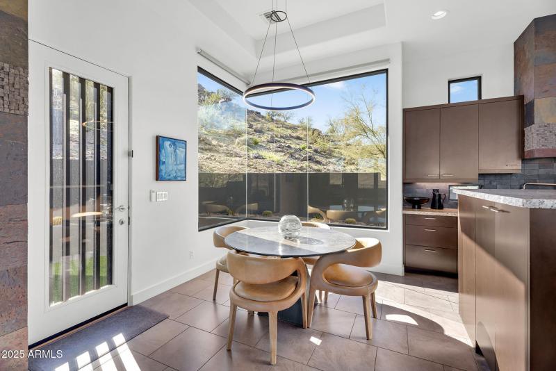 Bright & modern kitchen nook