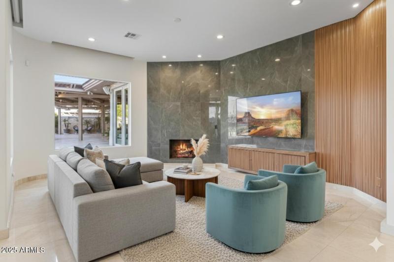 Virtual Staging for Den