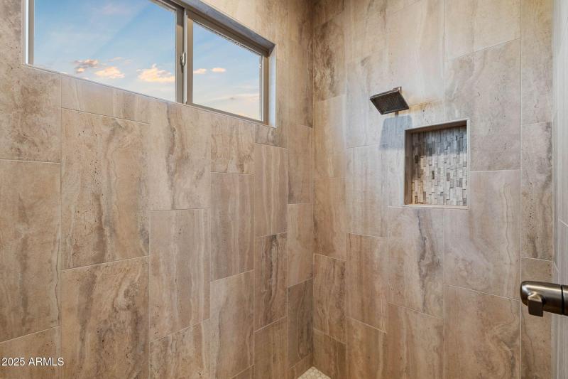 40-Prrimary Bathroom (4)