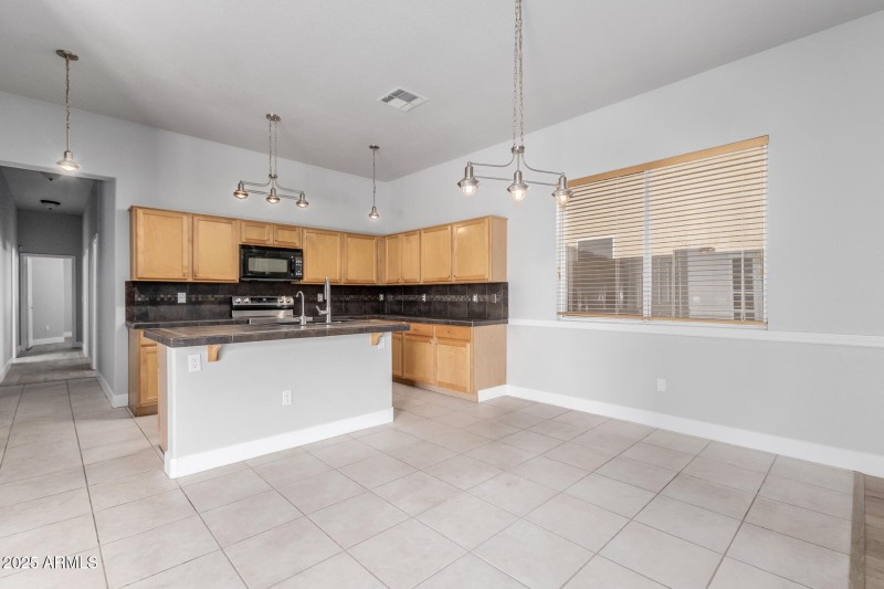 Kitchen & Eating Area