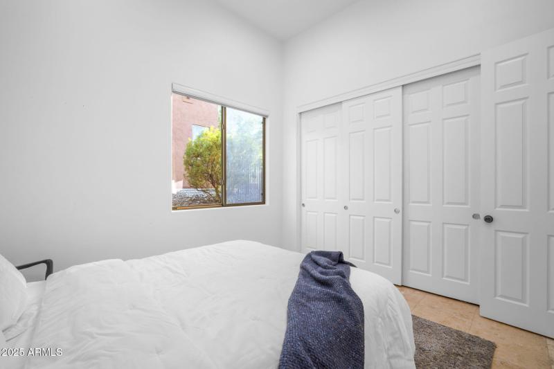 41-web-or-mls-10302 S 16th Ave - MLS Ima