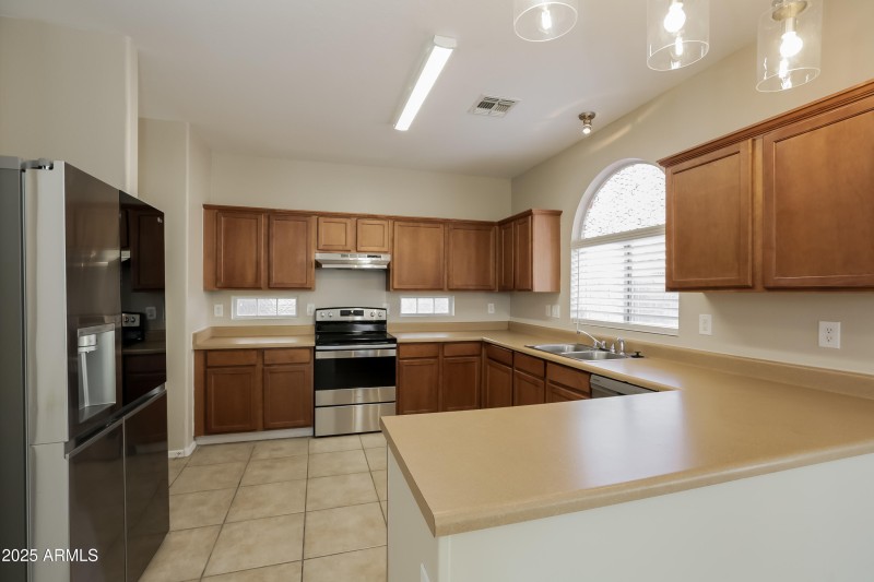 1006892.2636 S 89TH AVE - Kitchen