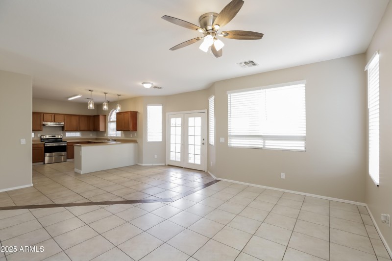 1006892.2636 S 89TH AVE - Living Room_1