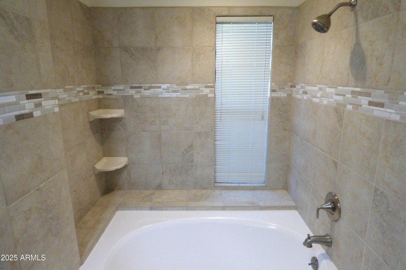 Tiled Master Shower & Tub