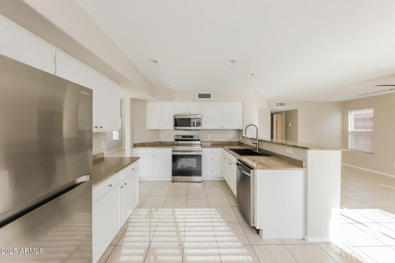 006-photo-kitchen-11786393