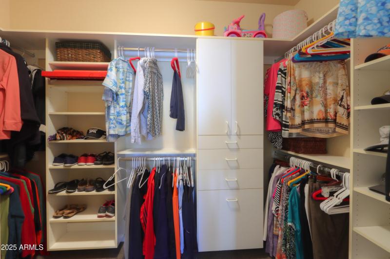 Custom closet system