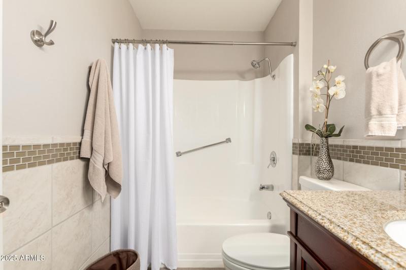 Master Bath Tub/Shower
