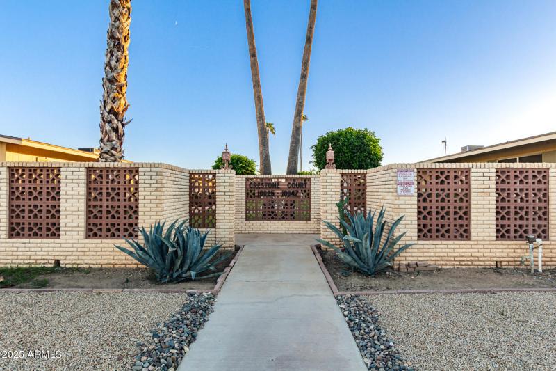 Front Entrance of Crestone Court