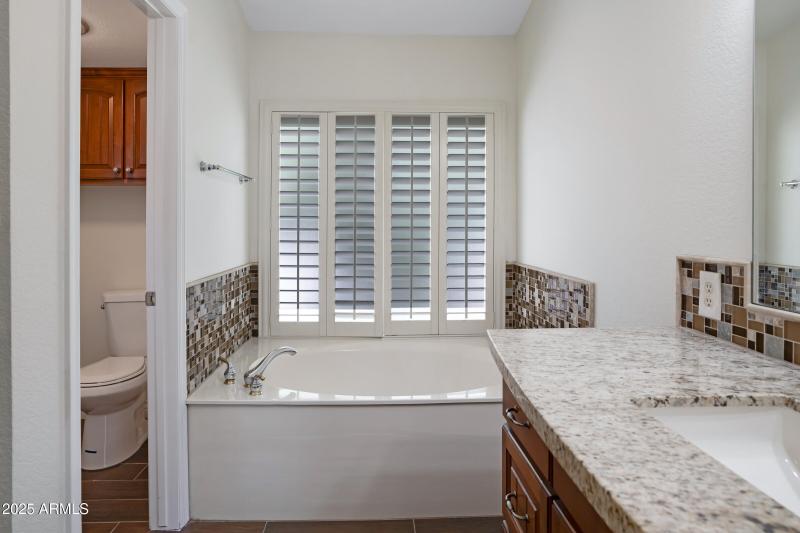 3413010 S 42nd St-34