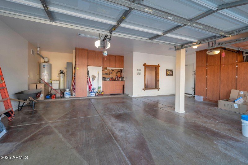 3-car Garage w/ Cabinets