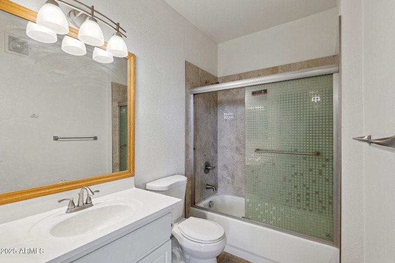 21-web-or-mls-1701-e-colter-st-182