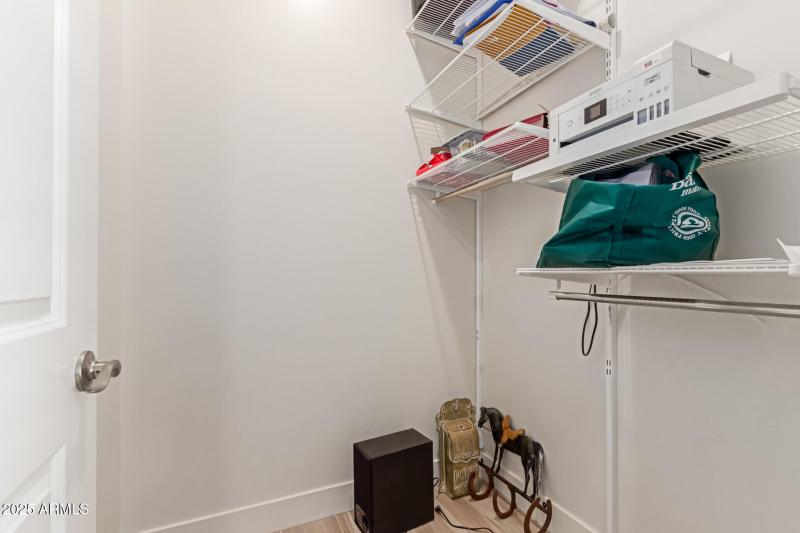 27 - Bed 4 walk in closet