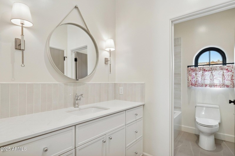 32-web-or-mls-8894-e-wood-dr