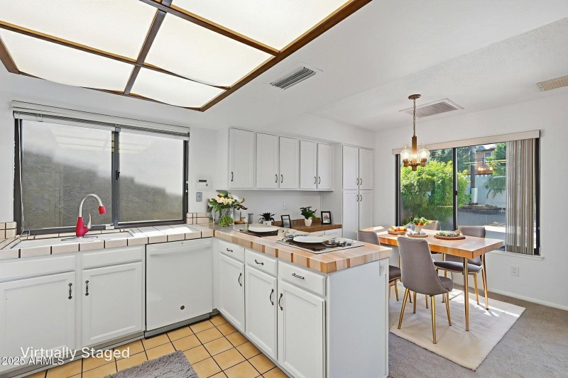 breakfast nook virtual