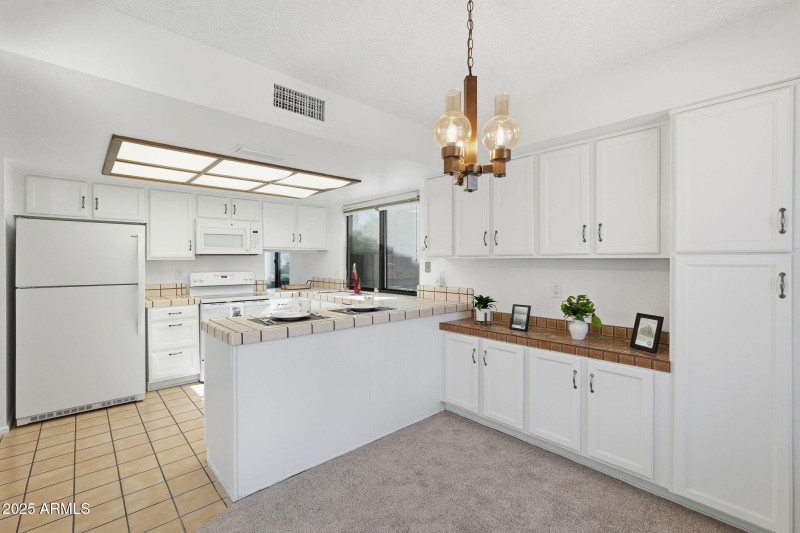 breakfast nook kitchen area