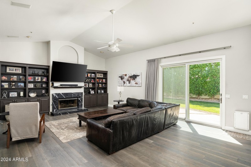 8685 E ASTER Dr (11 of 38)