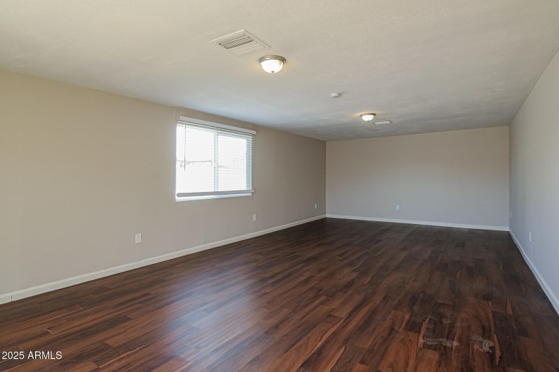 008-photo-dining-room-14611823