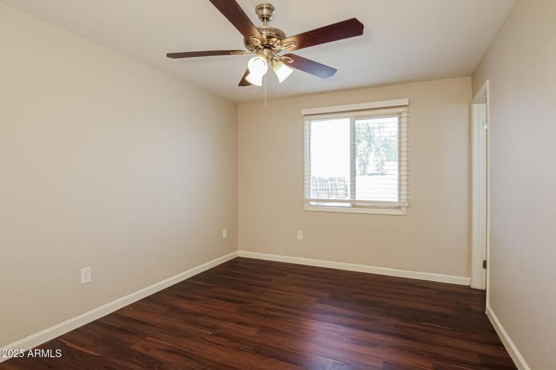 013-photo-main-bedroom-14611829