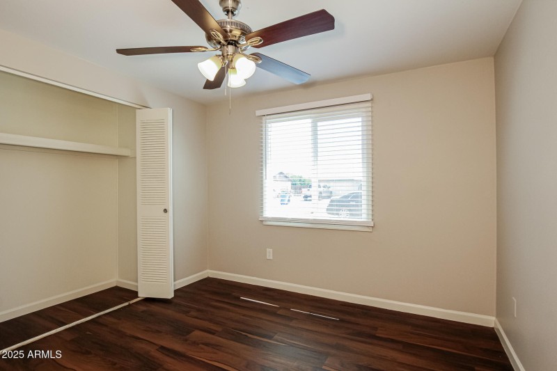 015-photo-bedroom-14611825