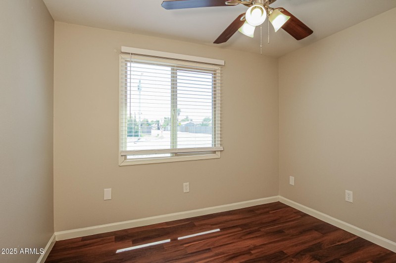 016-photo-bedroom-14611827