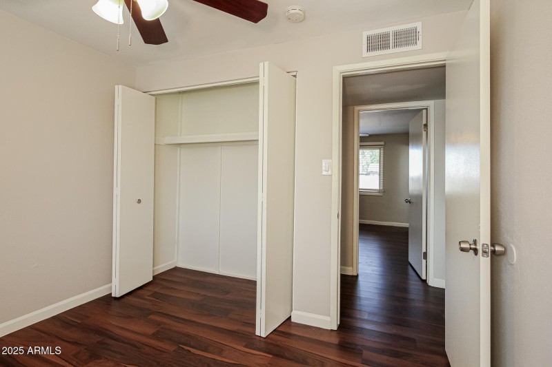 017-photo-bedroom-14611828