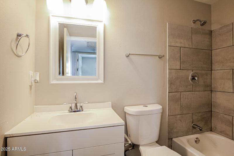 018-photo-bathroom-14611826