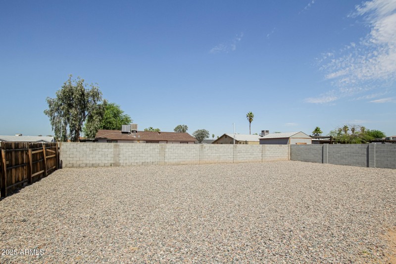 020-photo-backyard-14611832