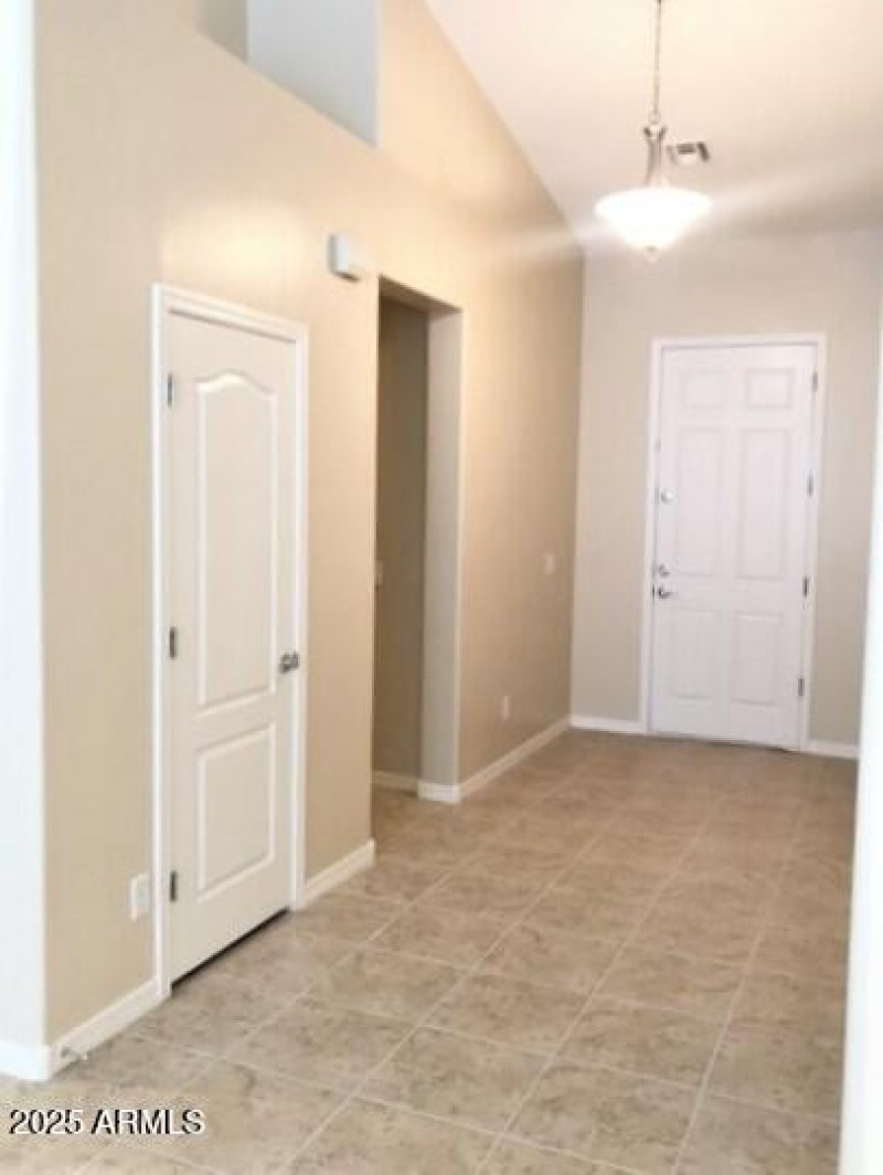 17+Hallway+to+Bedrooms