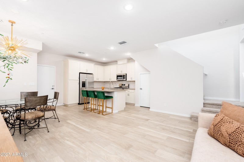 724 E Lark St UNIT 102 - 09