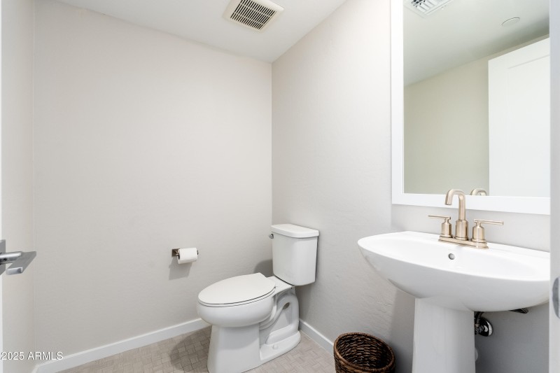 724 E Lark St UNIT 102 - 24