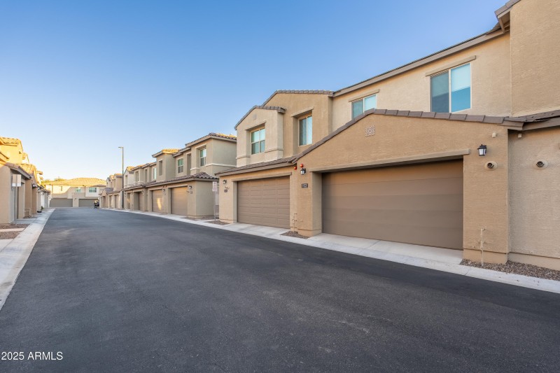 724 E Lark St UNIT 102 - 27