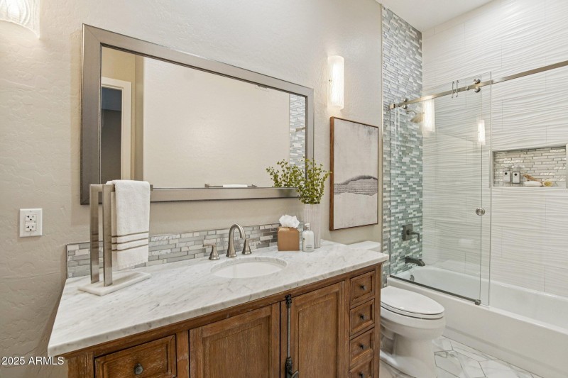 Bathroom in bedroom 5