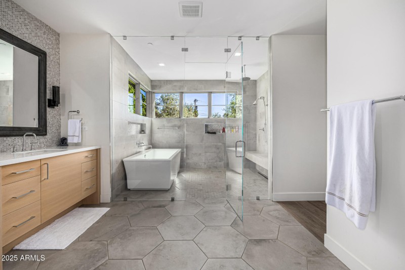 33 Master Bathroom