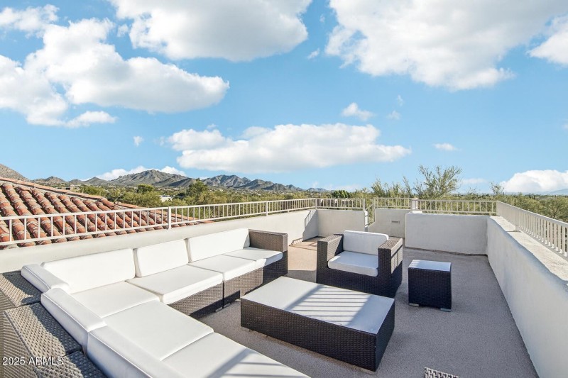 Upstairs viewing deck