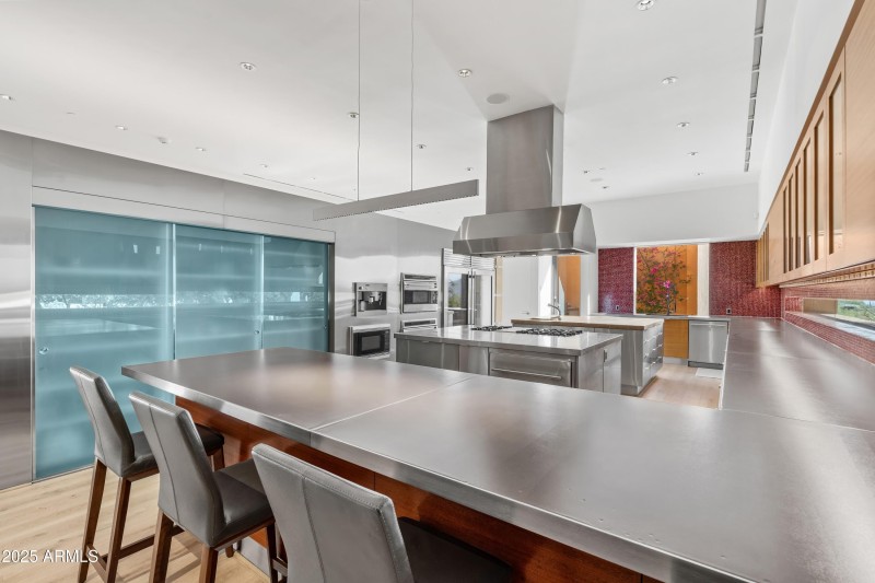 017_Modern Kitchen Glass Cabinetry