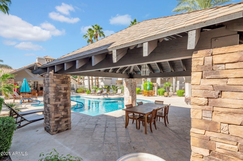 22-web-or-mls-14145 N 92nd St-22