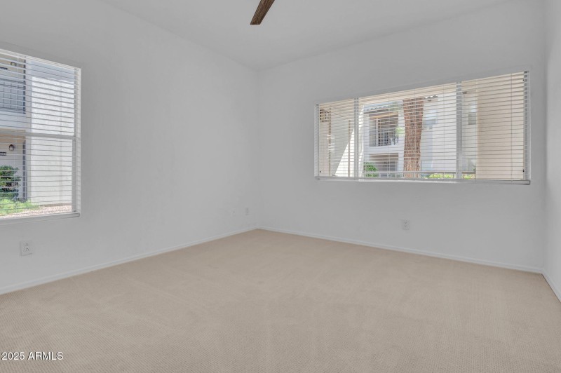 14-web-or-mls-14145 N 92nd St-14