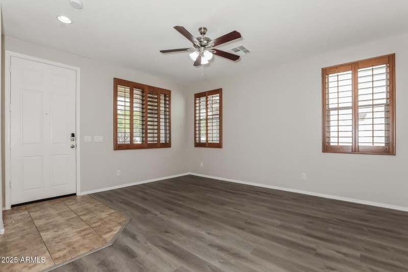 003-photo-living-room-14016135