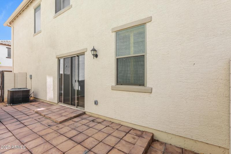 014-photo-rear-view-14016131