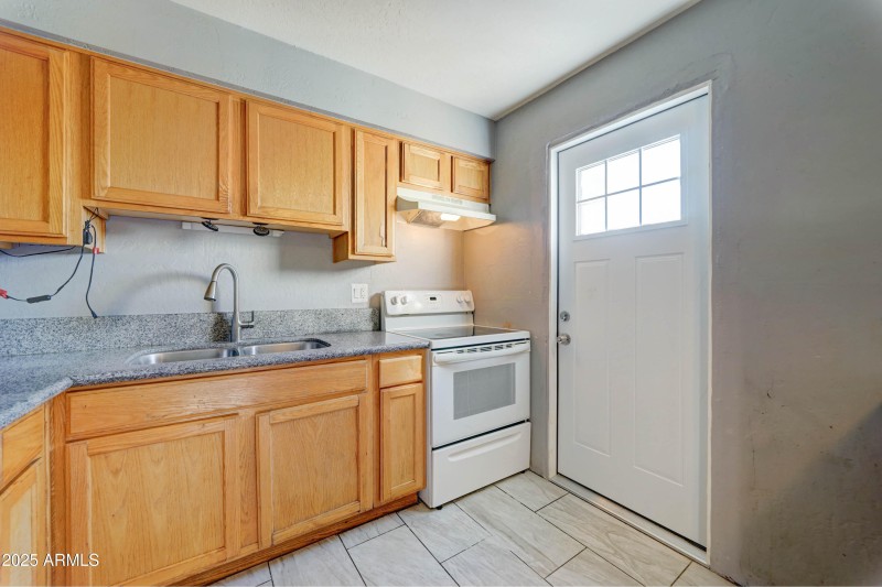 4615 N 39th Ave #8-11