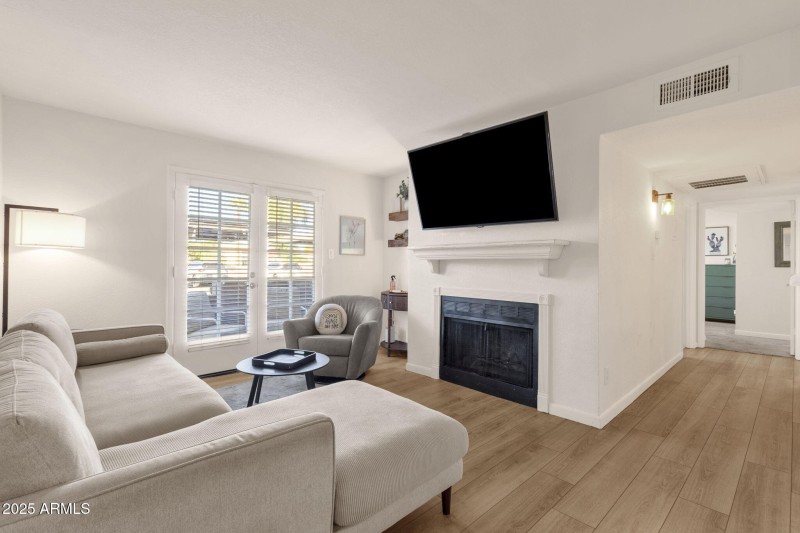 8-web-or-mls-5995-n-78th-st-1100