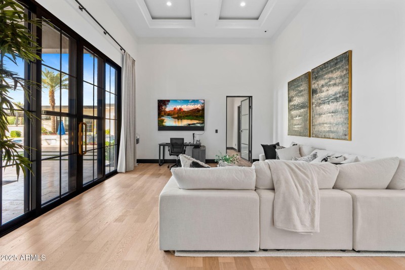 32-web-or-mls-6324-e-cochise-rd