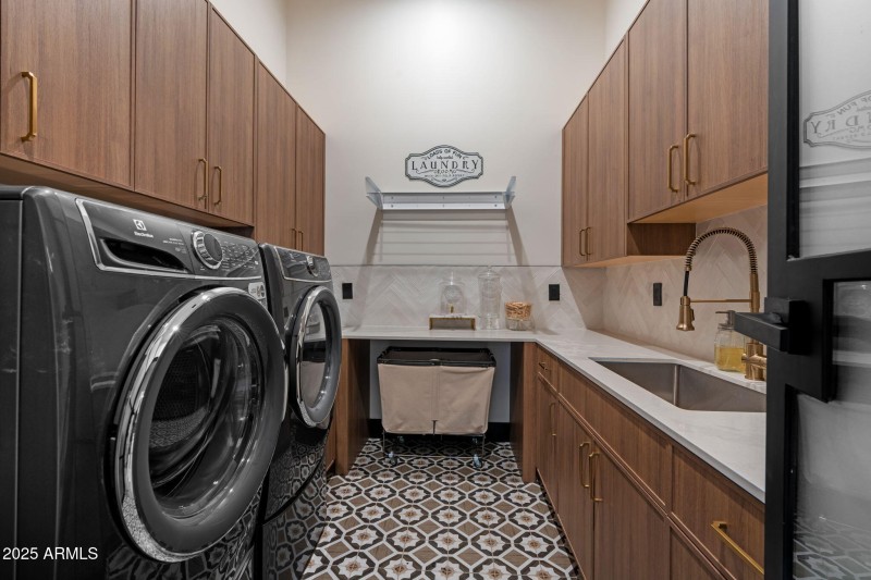 40-web-or-mls-6324-e-cochise-rd