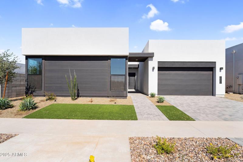 2-web-or-mls-10302 E Utah Ave-1