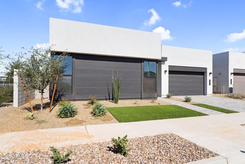 4-web-or-mls-10302 E Utah Ave-3