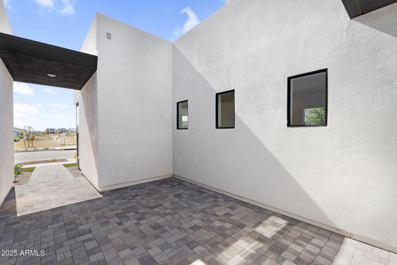 6-web-or-mls-10302 E Utah Ave-5