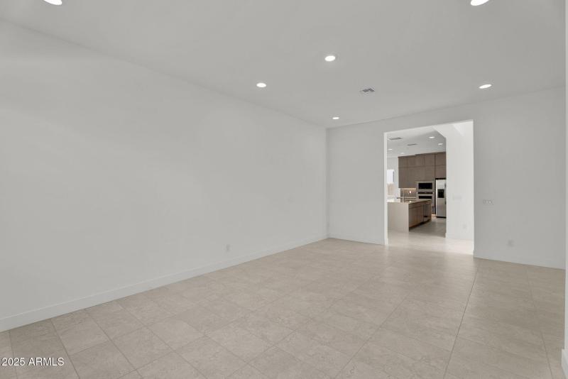 12-web-or-mls-10302 E Utah Ave-8