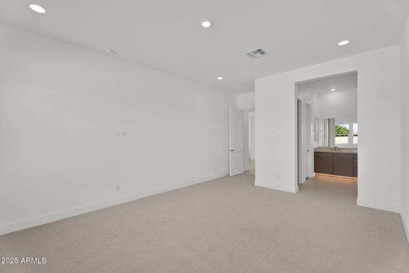 28-web-or-mls-10302 E Utah Ave-22