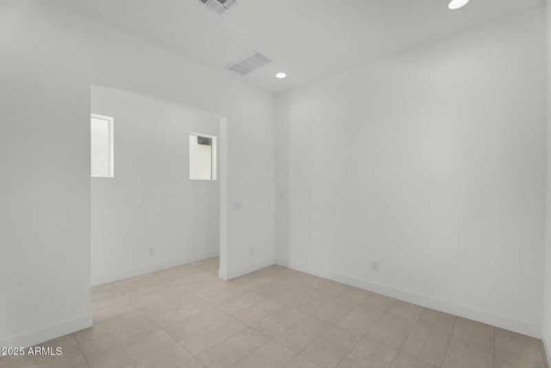 36-web-or-mls-10302 E Utah Ave-29