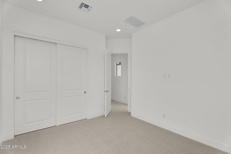 38-web-or-mls-10302 E Utah Ave-32